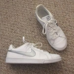 Perfect condition Nike sneakers/ tennis shoes